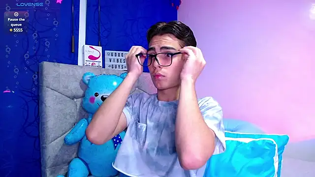 Snapshot of OwenBluee chatting on January 25, 2025, 6:34 am OwenBluee online show from January 25, 2025, 6:34 am