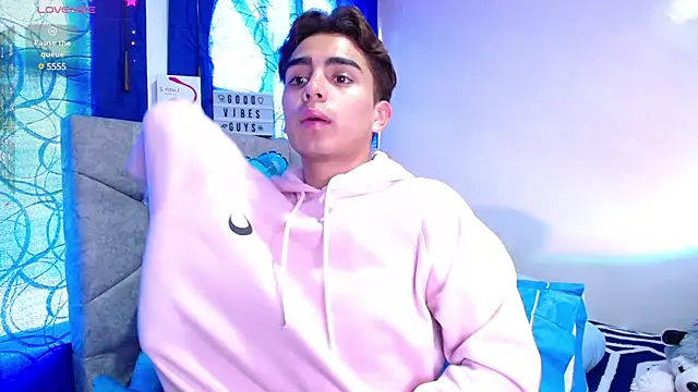 Snapshot of OwenBluee chatting on January 28, 2025, 1:38 pm OwenBluee online show from January 28, 2025, 1:38 pm