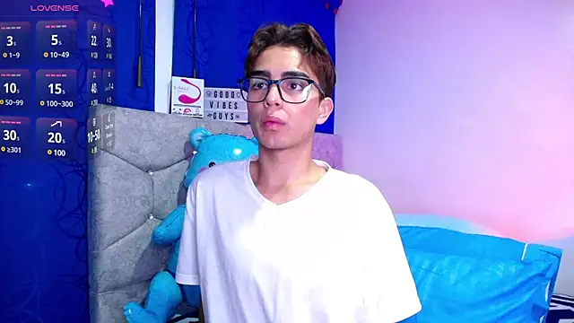 Snapshot of OwenBluee chatting on January 29, 2025, 6:33 am OwenBluee online show from January 29, 2025, 6:33 am