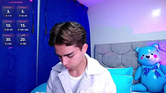 Snapshot of OwenBluee chatting on February 2, 2025, 4:37 am OwenBluee online show from February 2, 2025, 4:37 am