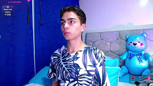 Snapshot of OwenBluee chatting on February 3, 2025, 4:57 am OwenBluee online show from February 3, 2025, 4:57 am