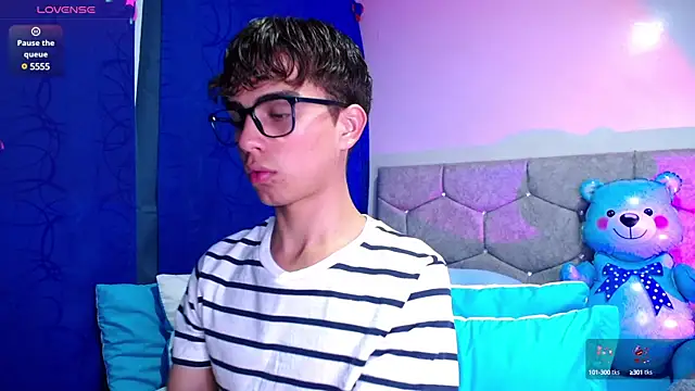 Snapshot of OwenBluee chatting on February 4, 2025, 5:42 am OwenBluee online show from February 4, 2025, 5:42 am