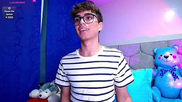 Snapshot of OwenBluee chatting on February 4, 2025, 8:46 am OwenBluee online show from February 4, 2025, 8:46 am