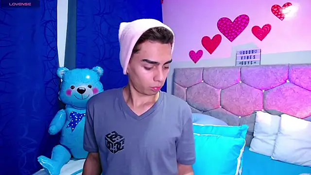 Snapshot of OwenBluee chatting on February 18, 2025, 6:15 am OwenBluee online show from February 18, 2025, 6:15 am