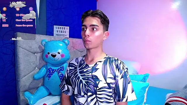 Snapshot of OwenBluee chatting on February 25, 2025, 4:03 am OwenBluee online show from February 25, 2025, 4:03 am