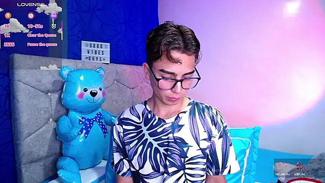 Snapshot of OwenBluee chatting on February 25, 2025, 7:09 am OwenBluee online show from February 25, 2025, 7:09 am