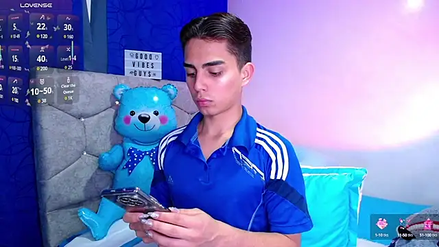 Snapshot of OwenBluee chatting on February 28, 2025, 5:26 am OwenBluee online show from February 28, 2025, 5:26 am