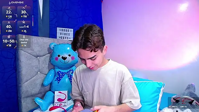 Snapshot of OwenBluee chatting on March 1, 2025, 5:52 am OwenBluee online show from March 1, 2025, 5:52 am