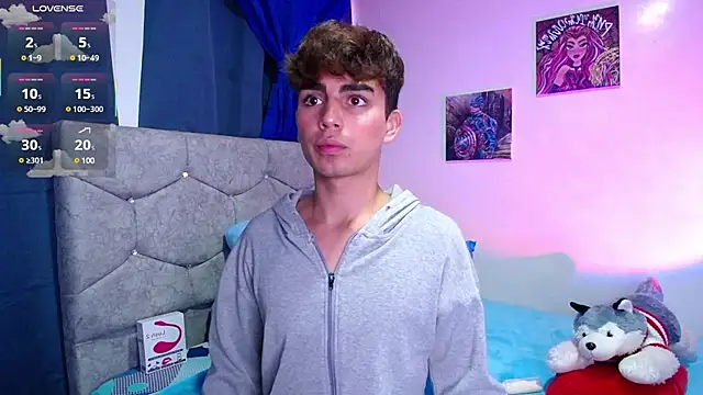 Snapshot of OwenBluee chatting on March 20, 2025, 7:57 pm OwenBluee online show from March 20, 2025, 7:57 pm