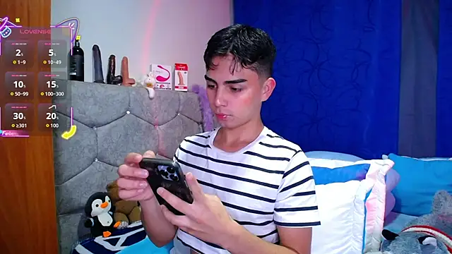 Snapshot of OwenBluee chatting on September 9, 2025, 5:18 am OwenBluee online show from September 9, 2025, 5:18 am