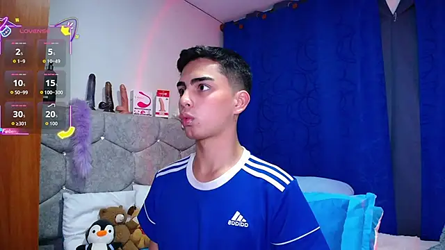 Snapshot of OwenBluee chatting on September 10, 2025, 6:02 am OwenBluee online show from September 10, 2025, 6:02 am