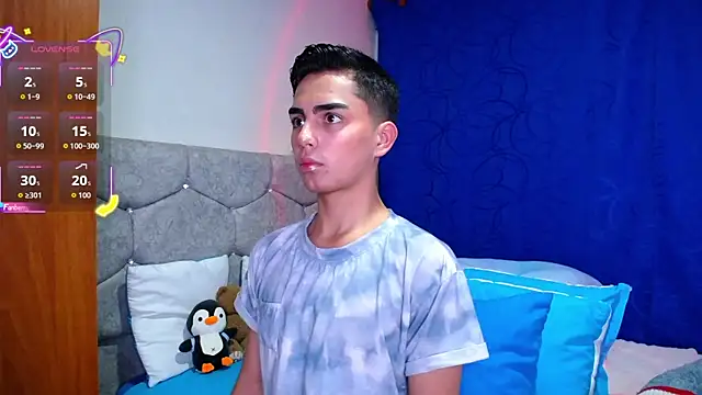 Snapshot of OwenBluee chatting on September 12, 2025, 10:10 pm OwenBluee online show from September 12, 2025, 10:10 pm