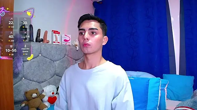 Snapshot of OwenBluee chatting on September 17, 2025, 3:03 pm OwenBluee online show from September 17, 2025, 3:03 pm