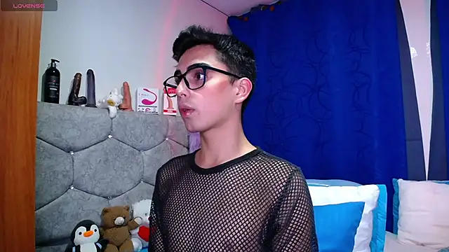 Snapshot of OwenBluee chatting on September 30, 2025, 1:10 am OwenBluee online show from September 30, 2025, 1:10 am