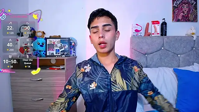 Snapshot of OwenBluee chatting on November 13, 2025, 6:01 am OwenBluee online show from November 13, 2025, 6:01 am