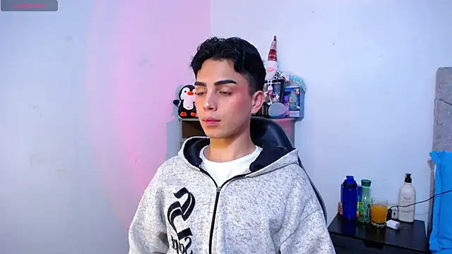 Snapshot of OwenBluee chatting on December 16, 2025, 11:10 pm OwenBluee online show from December 16, 2025, 11:10 pm