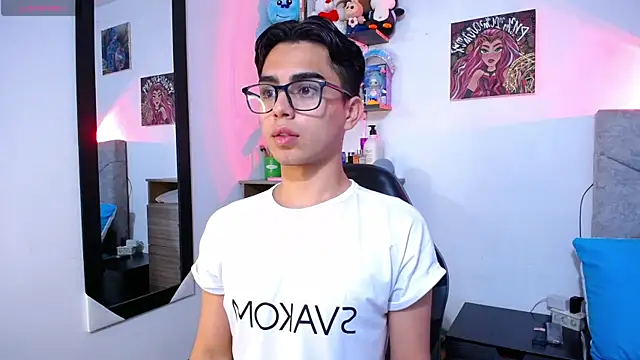 Snapshot of OwenBluee chatting on February 9, 2026, 1:59 pm OwenBluee online show from February 9, 2026, 1:59 pm