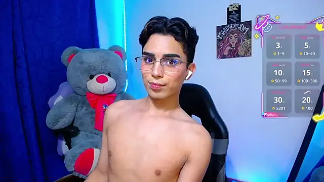 OwenBluee online show from June 18, 2026, 6:24 am