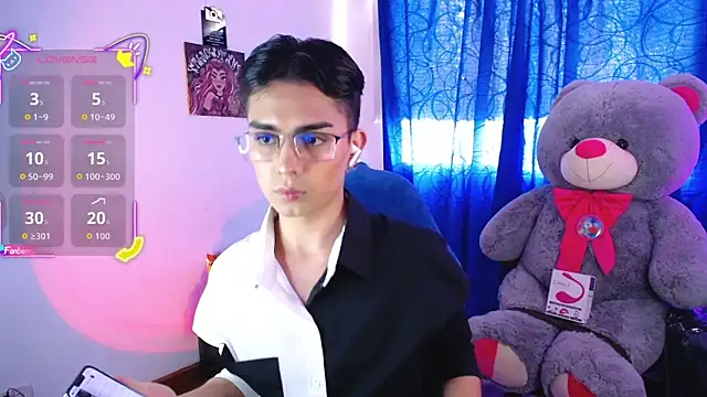 OwenBluee online show from July 13, 2026, 4:32 pm