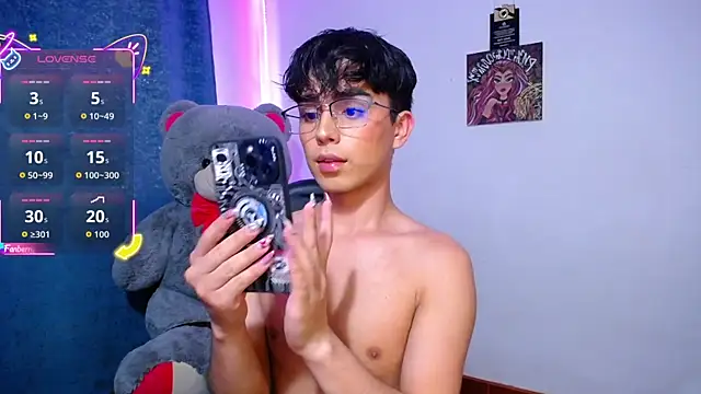 OwenBluee online show from August 3, 2026, 6:11 pm