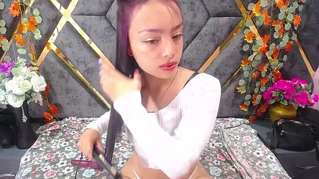 Sofia Mirandaa18 online show from January 23, 2025, 1:02 pm