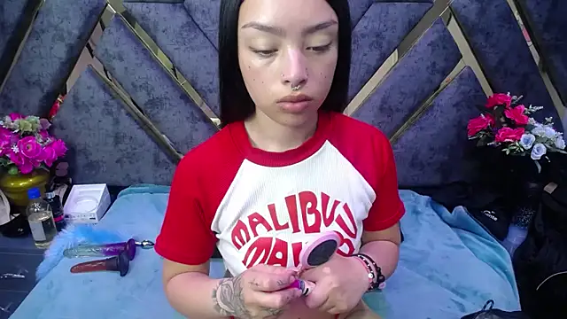 Sofia Mirandaa18 online show from April 24, 2026, 2:08 pm