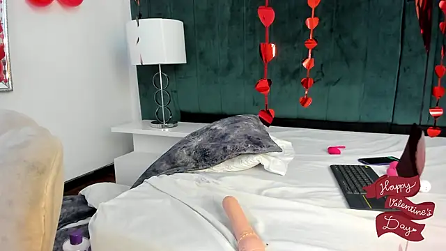 PandoraB  online show from February 13, 2025, 2:20 pm