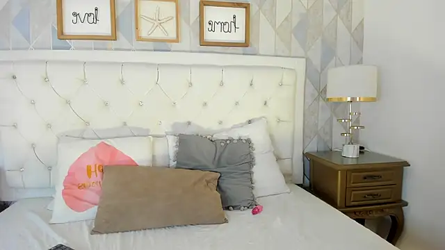 Kimberlin Cam  online show from January 18, 2026, 2:43 pm