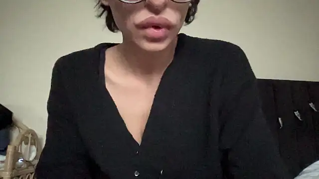 myloveforyouu online show from March 23, 2026, 1:26 pm