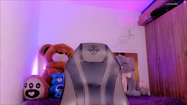 Lucidollts  online show from February 4, 2025, 6:25 am