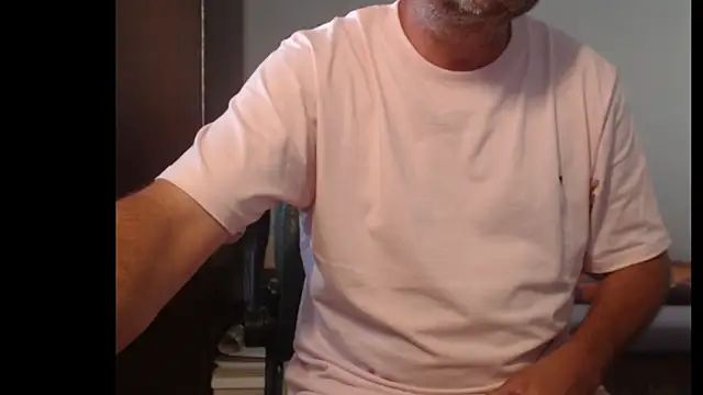 Snapshot of tuttiluss44 chatting on June 4, 2026, 7:47 am tuttiluss44 online show from June 4, 2026, 7:47 am