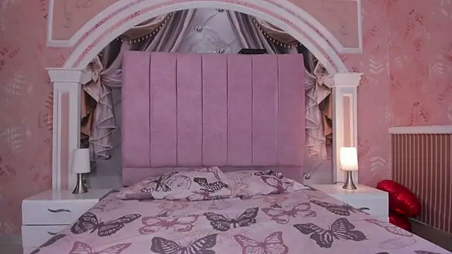 Bonnie  milf online show from February 17, 2025, 3:09 pm