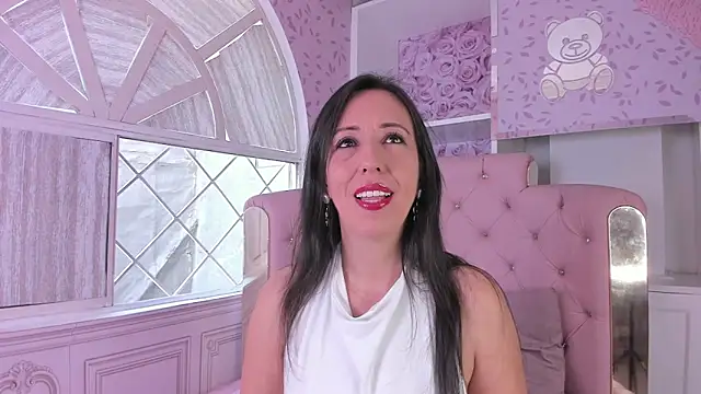 Bonnie  milf online show from September 16, 2025, 12:06 pm