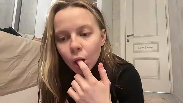 wrenlie online show from April 22, 2026, 9:05 pm