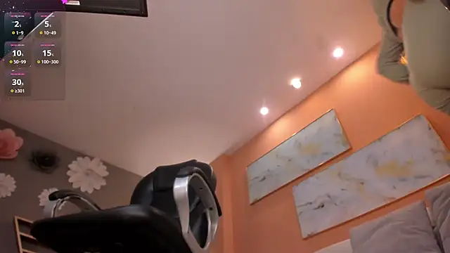 KatieStonne online show from March 12, 2025, 9:44 am