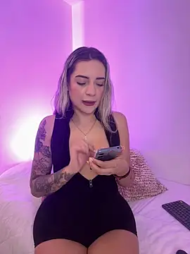 Snapshot of mariablonde_ chatting on May 1, 2026, 12:26 am mariablonde online show from May 1, 2026, 12:26 am