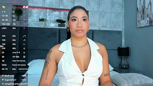 Salome Diaz  online show from February 11, 2025, 11:01 pm