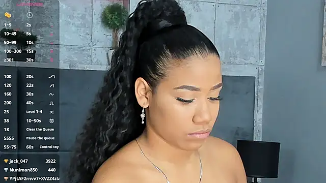 Salome Diaz  online show from February 19, 2025, 1:17 pm