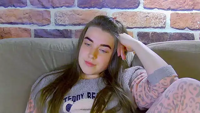 Sofia Hugs online show from May 8, 2026, 6:02 pm