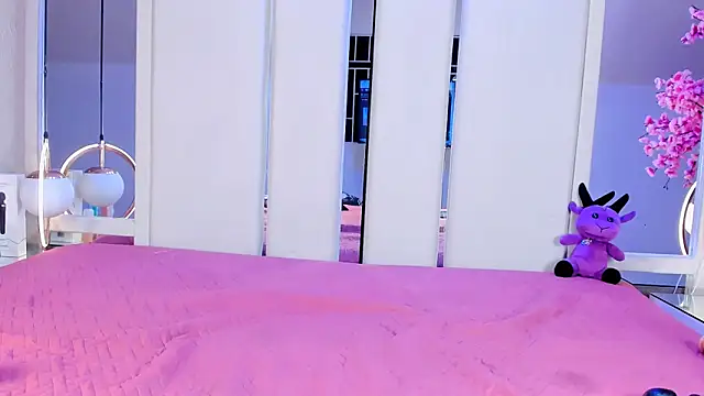 Michellespencer online show from March 12, 2026, 9:43 pm