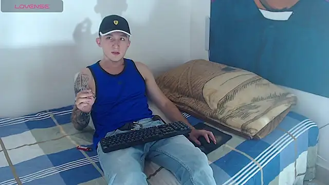 Snapshot of Dylanwhite23_ chatting on January 18, 2025, 4:15 am Dylanwhite23 online show from January 18, 2025, 4:15 am