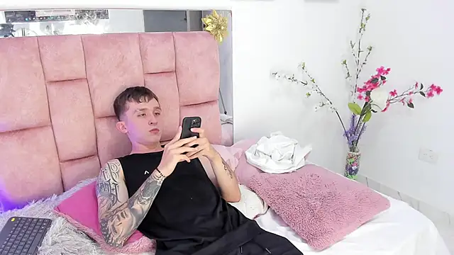 Snapshot of Dylanwhite23_ chatting on January 29, 2025, 2:09 am Dylanwhite23 online show from January 29, 2025, 2:09 am