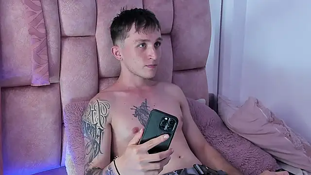 Snapshot of Dylanwhite23_ chatting on March 16, 2025, 4:30 am Dylanwhite23 online show from March 16, 2025, 4:30 am