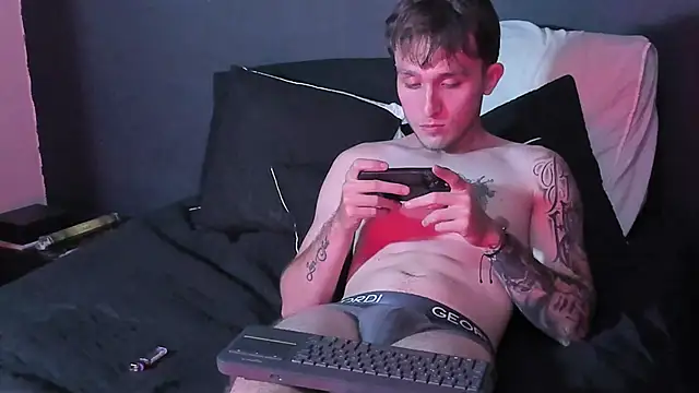 Snapshot of Dylanwhite23_ chatting on October 1, 2025, 4:40 am Dylanwhite23 online show from October 1, 2025, 4:40 am