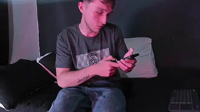 Snapshot of Dylanwhite23_ chatting on November 14, 2025, 9:13 pm Dylanwhite23 online show from November 14, 2025, 9:13 pm