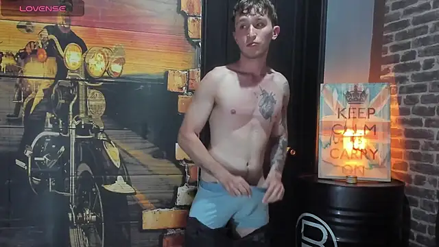 Snapshot of Dylanwhite23_ chatting on January 7, 2026, 4:37 am Dylanwhite23 online show from January 7, 2026, 4:37 am