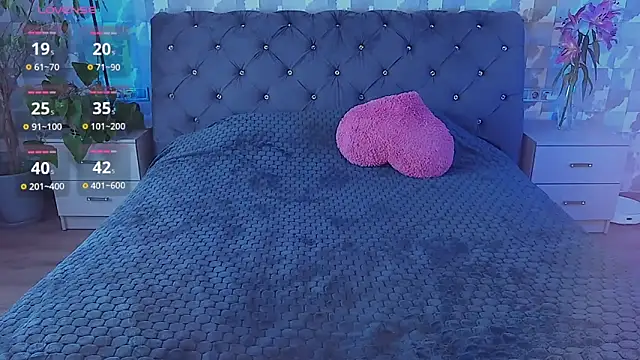 SuzannaWild online show from February 26, 2025, 8:26 am