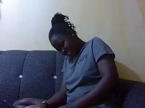 Sweetcecie01 online show from December 14, 2025, 7:18 pm