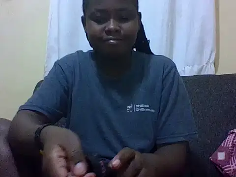 Snapshot of Sweetcecie01 chatting on May 29, 2026, 9:35 pm Sweetcecie01 online show from May 29, 2026, 9:35 pm