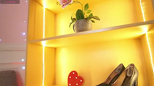 Anybuny online show from November 17, 2025, 12:33 pm